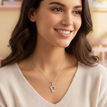 Imagem de Pingente Amaré Menina com Laços em Prata 925 Acabamento Delicado Joia Infantil para Pre...