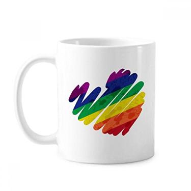 Imagem de Caneca de cerâmica para café e porcelana com coração LGBT da pintura