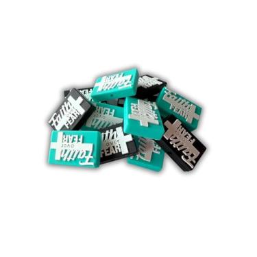 Imagem de Faith Over Fear Contas Focais Retangulares de Silicone 12 unidades 3 x 2 cm 6 peças Cada Verso da Bíblia Cor Incentivo Cristão para Caneta Beadable Chaveiro Freshie Hanger