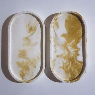 Imagem de Kit Bandeja Decorativa Oval Granilite Marmorizada Multiuso Porta Jóias Velas e Acessórios Bandeja Organizadora em Concreto Impermeável para Banheiro e Escritório (Kit 2 Mármore gold)