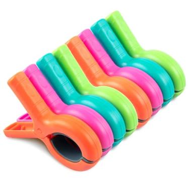 Imagem de Clipes de toalha de praia para cadeiras de praia, 8 peças de suporte de toalha para cadeira de praia, cadeira de piscina em Cruise Essentials, alfinetes de roupas resistentes de tamanho jumbo, clipes