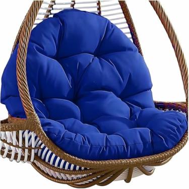 Imagem de Almofada de substituição para cadeira suspensa tipo "ovo", com botões grossos e capitonê, ideal para balanço externo, rede ou cadeira suspensa em varandas e terraços.
