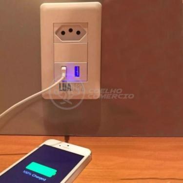 Imagem de Tomada De Parede 1 Entrada Fonte 2 Usb 5v 10a Bivolt