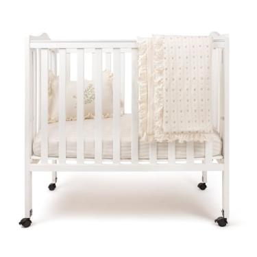 Imagem de Ely's & Co. Conjunto de cama com mini berço para meninas, inclui 1 lençol com elástico, edredom acolchoado e fronha decorativa com enchimento, coleção floral linear rosa