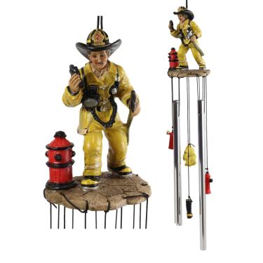 Imagem de Ebros – Presente amarelo – Roupa de bombeiro em serviço com machado e hidrante vermelho – Chime de vento relaxante – Pátio de jardim com destaque de hidrantes de bombeiros 911 Emergency Civil Service