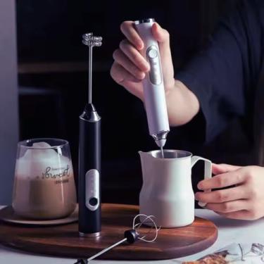 Imagem de Mini Mixer Portátil Sem Fio Recarregável 2 em 1 Misturador de Bebidas Batedor de Ovos Fue Multiuso com Carregamento USB e 3 Velocidades, Batedor Espumador de Leite Ótimo na Cozinha UTYPLUS