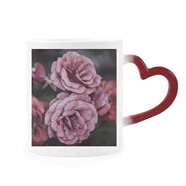Imagem de Caneca de grés com flores rosas velhas sensíveis ao calor vermelha que muda de cor