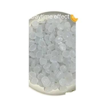 Imagem de Pedras Decorativas Que Brilham No Escuro Para Jardim, Calçada, Gramado