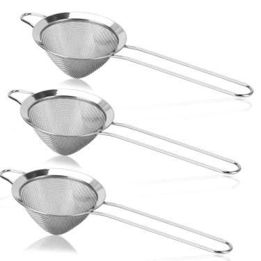 Imagem de Pacote com 3 coadores pequenos de aço inoxidável 304 para cozinha, peneira de malha fina, peneira matcha com alça para chá, café, coquetéis, farinha, suco (8,5 cm)