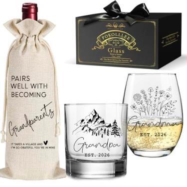 Imagem de Pokolllee Est 2025 Grandpa Grandma Wine & Whiskey Glass Gift Set, Grandparent to Being Taça de vinho anúncio de gravidez presentes de anúncio de bebê para avós casal pai mãe (avós e bolsa)