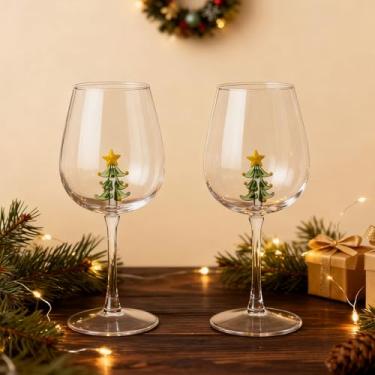 Imagem de Yaomiao 2 peças de taças de vinho de Natal 3D com estatueta de árvore de Natal dentro de 283 g Taças de vinho e água com tema de árvore de Natal sem haste para festas de vidro sem haste para cozinha