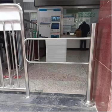 Imagem de Portão giratório de segurança de aço inoxidável para restaurantes e supermercados - Porta de entrada unidirecional acionada por mola (prata, mão direita, 90 x 100 cm)