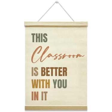 Imagem de oayGnay This Classroom is Better with You In It Cabide de pôster, decoração de parede motivacional, pôster de tela com moldura de madeira, decoração de parede de sala de aula pré-escolar, berçário