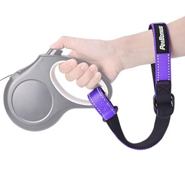 Imagem de PetBonus Correia de pulso de segurança para cães para coleira retrátil para cães, design refletivo e alça acolchoada macia ajustável, camada extra de segurança para carrinho de bebê (Roxa)