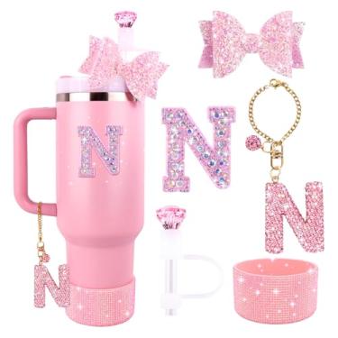 Imagem de Lingdeer Conjunto de acessórios rosa para Stanley Cup 850.5 g 1,134.0 g, pingentes de letras brilhantes, capa de palha de diamante, bota de silicone com glitter, adesivo personalizado, enfeite de