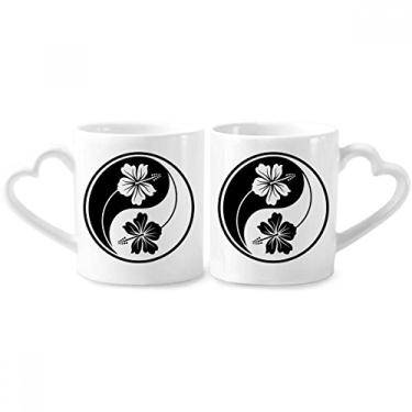 Imagem de Cultura Yin-yang Conjunto de canecas de porcelana para casais, com design de flor e coração