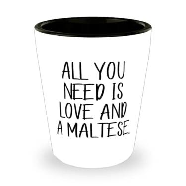 Imagem de Presentes divertidos para cães de malta, All You Need is Love and a Maltês, copo de shot exclusivo para amantes de cães de amigos