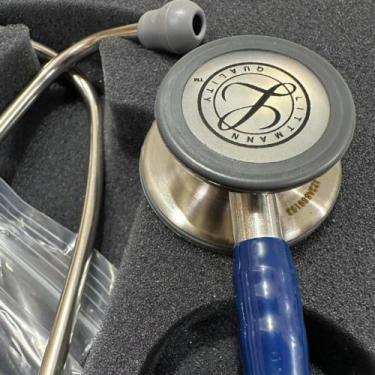 Imagem de Estetoscópio 3m Littmann Classic Azul Marinho 5622