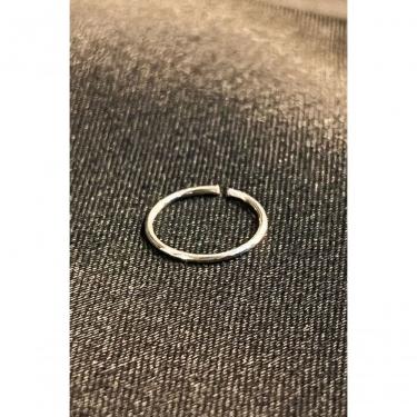 Imagem de Piercing Floratta Joias Círculo Liso em Prata 925 0 e 9cm Prata Hipoalergênico Níquel Free Uso Diário