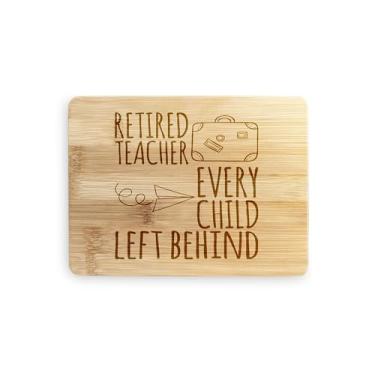 Imagem de Tábua de cortar professor aposentado, professor aposentado que todas as crianças deixaram para trás, tábua de corte de bambu, ideia de presente de inauguração de casa, aniversário, ideia de presente