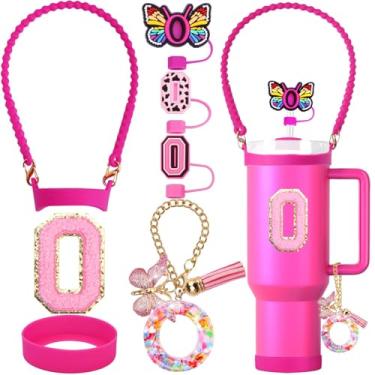 Imagem de ZYBIDEAL Conjunto de acessórios para Stanley Cup, capa de canudo com letra de 0,4 polegadas, alça de garrafa de silicone, bota para Stanley 30 e 1,134 g, pingente inicial e adesivo (letra O, rosa)