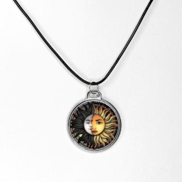 Imagem de Colar pingente magico proteção sol lua arte em resina - RELIKARIU