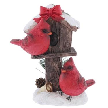 Imagem de The Bridge Collection Estatueta de inverno Cardinals with Birdhouse – Par de cardeal vermelho na casa de pássaros nevados com acento de laço – Escultura de pássaro de Natal na floresta
