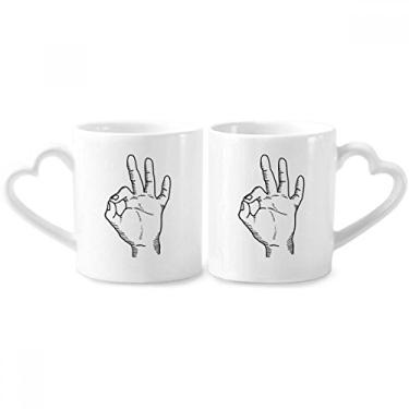 Imagem de Conjunto de canecas de porcelana para casal, desenho de linha, padrão de gestos, com alça de coração