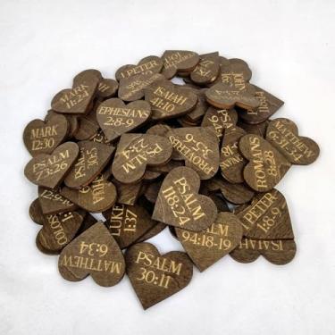 Imagem de Sunny Lark Recortes de madeira de afirmação bíblica | 72 corações de madeira gravados a laser exclusivos com passagens de versículo da Bíblia | Inclui suporte de afirmação de mesa | Presente de oração