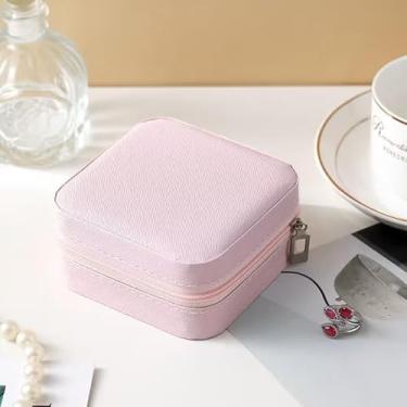 Imagem de Amarme - Porta Joias Portátil de Viagem com Zíper, Mini Estojo Organizador para Colar, Brincos, Anéis e Pulseiras, Interior em Veludo – Compacto 10×10×5cm – 6 Cores Disponíveis (Rosa Bebê)