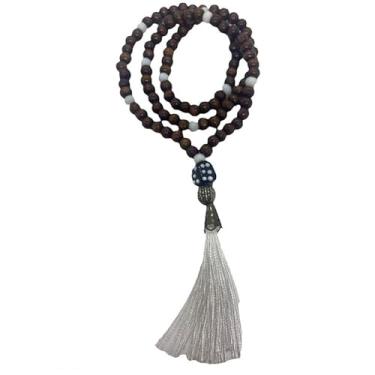 Imagem de Meta Atacado, Japamala Zé Pelintra 108 Contas de Madeira 8 mm Pompom Cor:Zé Pelintra Dado Branco