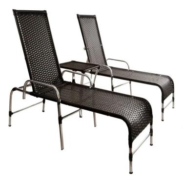 Imagem de 2 Espreguiçadeiras E Mesa Confortável Para Piscina