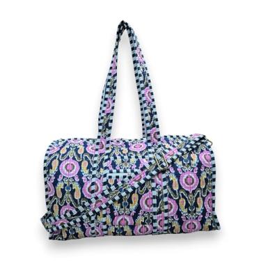 Imagem de Bolsa de viagem acolchoada de algodão para mulheres – Bolsa leve de fim de semana com alça de ombro, bolsos e tecido acolchoado macio – Mala de mão para viagem, academia, ioga e praia, Ikat vibrante