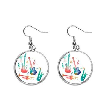 Imagem de Brinco feminino com pingente de prata e estampa de instrumentos coloridos de música verde rosa