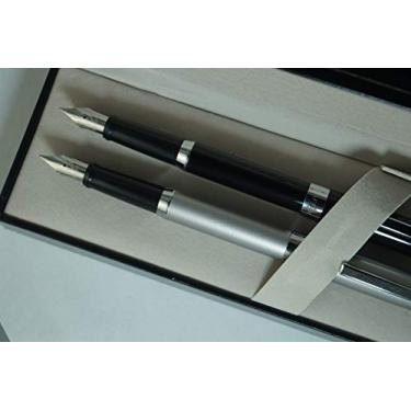 Imagem de Caneta-tinteiro Sheaffer Sagaris Duo of Black Lacquer com ponta de aço inoxidável médio e prata bege com ponta de aço inoxidável médio para ele e para ela.