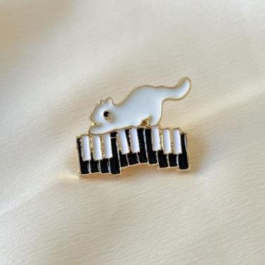 Imagem de Broche Gato no Piano Esmaltado Pequeno - - Pistache Acessórios, Dourad