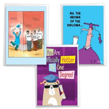 Imagem de NobleWorks Pacote sortido de 3 cartões comemorativos de graduação histérica (graduação) com envelopes (3 designs, 1 cada) Dia do Diploma VC10897GDG-C1x3