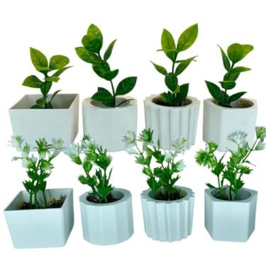 Imagem de Conjunto de 8 mini vasos decorativos com folhagem artificial, adequados para salas de estar, escritórios e expositores de alcovas, com efeito de musgo desidratado. (Kit Branco Folhagem/Branco)