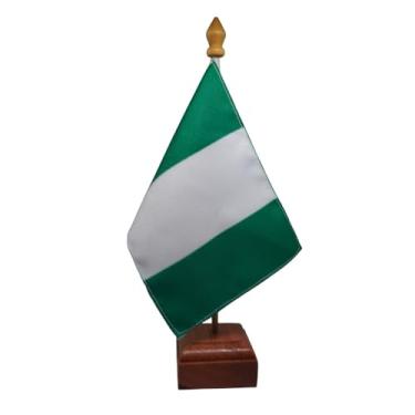Imagem de Bandeira de Mesa Elegance da Nigéria, Decorativa, Dupla Face, Multicolorido, 19x30 cm, Base em Madeira Natural, para Escritório, Eventos e Decoração