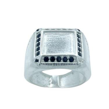 Imagem de Anel em Prata 925 Quadrado com Zircônias Negras - Design Exclusivo - J