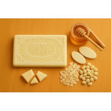 Imagem de Sabonete Artesanal de Chocolate Branco (Chocolate Branco, Mel e Aveia)