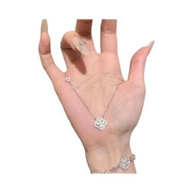 Imagem de Colar Feminino De Prata Com Trevo De Quatro Folhas E Diamantes Brilhan