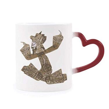 Imagem de Caneca de grés tradicional com pintura decorativa sensível ao calor que muda de cor vermelha