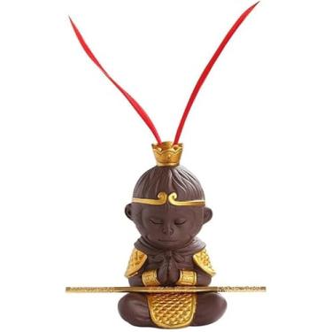 Imagem de LinaLife Estátua de rei macaco feita à mão de 11,7 cm Sol Wukong Buda Zen figura de monge zisha chinês escultura de argila roxa com cudel dourado, tanque de peixe de areia roxa colecionável, decoração