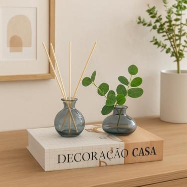 Imagem de Kit Decorativo com Livro, 2 Vasos de Vidro Azul Fumê com Arranjo e Difusor – Decoração Moderna para Sala, Quarto ou Escritório – Estilo Clean e Sofisticado