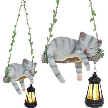 Imagem de ZaaYee Estátuas de luz solar ao ar livre, gato dormindo de resina de 20 cm C deitado em um balanço com lanterna de LED, estatueta de animal pendurada à prova d'água com gancho para decoração de árvore