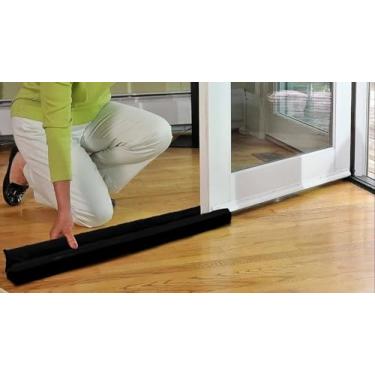 Imagem de Veda Porta Rolinho em Poliéster e Espuma Resistente – Isolamento Térmico, Acústico, Protege Contra Insetos e Luz – Cores: Preto/Branco ou Cinza 120cm