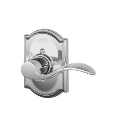 Imagem de Schlage Maçaneta de porta Lock Company F170ACC625CAMRH cromada polida com detalhe simples com a rosa decorativa Camelot para portas destros