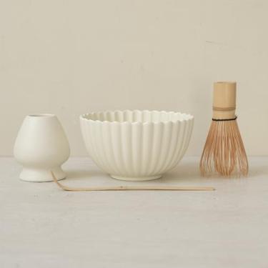 Imagem de Conjunto Matcha em forma de margarida – Tigela Matcha com Design de Cerâmica Floral, Borda de Pétala, Adequado para Batedores, Pronto para Presente, 500 ml