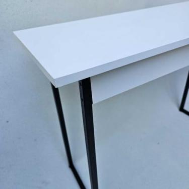 Imagem de APARADOR/MESA INDUSTRIAL PÉS EM METALON E TAMPO DE MDF 15MM BRANCO(TAMPO BRANCO/PÉS PRETO FOSCO)